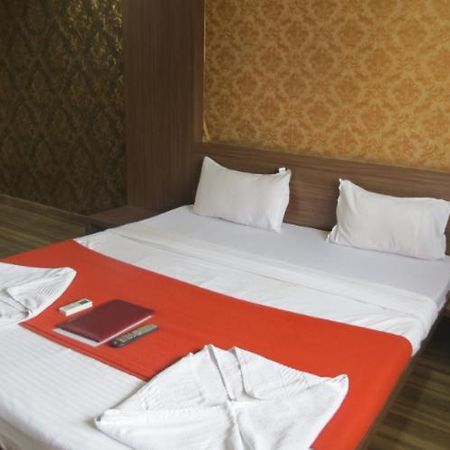 Hotel Vikrant Palace Solapur Exterior photo