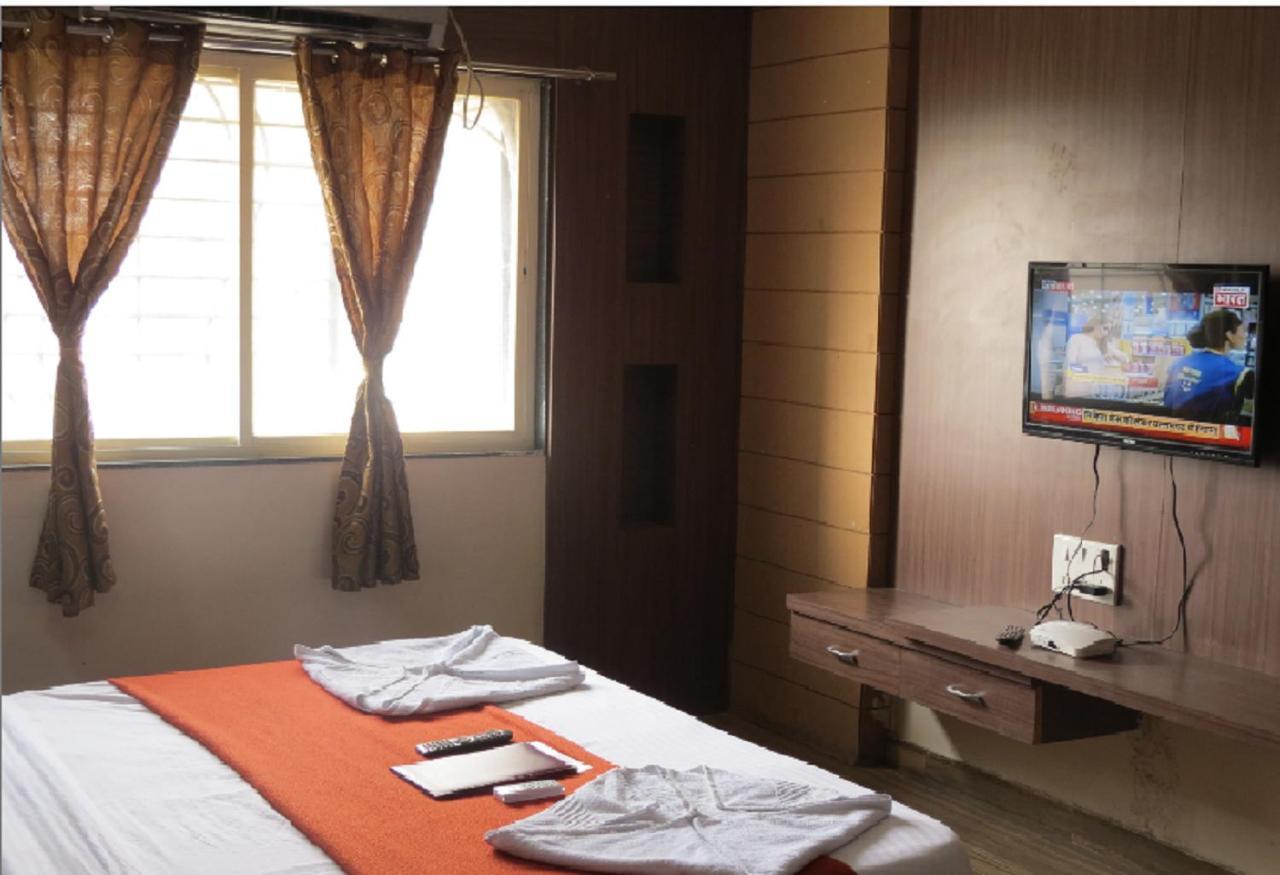 Hotel Vikrant Palace Solapur Exterior photo